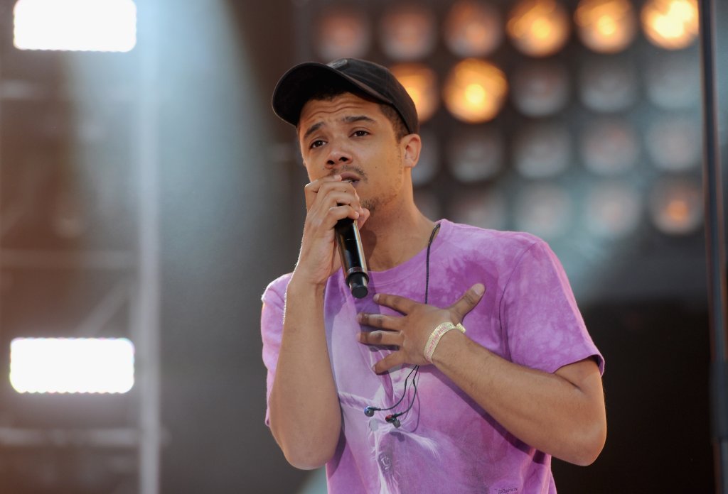 Джейкъб Андерсън (Сив Червей) използва псевдонима Raleigh Ritchie. Той издаде първия си албум  You\'re a Man Now, Boy през 2016 година и получи позитивни отзиви. 
