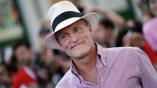 Тъмната семейна тайна зад мрачните роли на Уди Харелсън