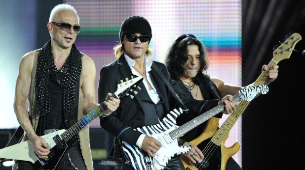 Scorpions са едни от многото с песен Ship of Fools