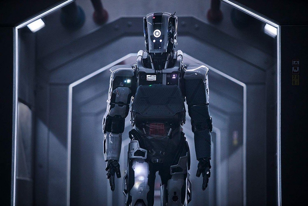 "I am Mother" 
Реж. Грант Спютър (дебютант)
Премиера: когато Netflix реши

Тийнейджърка е отгледана в специална подземна база от робот, наречен Майка. Роботът е създаден с целта да се погрижи за пренаселването на Земята с хора в случай на някакъв инцидент, който да ни е заличил от лицето на планетата. Връзката между момичето и Майка е застрашено от пристигането на ранена жена в базата (Хилъри Суонк), която дава на тийнейджърката различен поглед към външния свят... и към истината зад мисията на робота.

Единственото по-голямо име сред каста на този австралийски филм е това на Суонк, но не това е важното. Фокусът пада върху едно мистериозно бъдеще и потенциалната катастрофа, която го е застигнала, както и върху темата за комплексното ни отношение спрямо машините. "I am Mother" вече беше показан на фестивала "Сънданс", а по някое време през годината ще го видим и в Netflix.