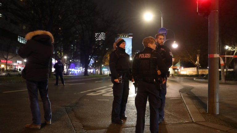 Началникът на полицията в Берлин Клаус Кандт съобщи, че разследващите не са сигурни дали задържаният е шофьорът на фаталния камион