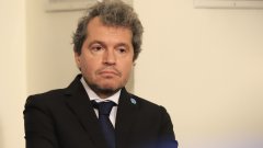 Зам.-председателят на ИТН отправи остри критики към потенциалните си партньори в парламента, както и към служебния министър Асен Василев, обвинявайки го в кражба на интелектуална собственост