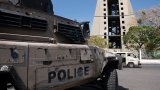 Доклад на ООН посочва, че нивата на несигурност в столицата са сравними с тези на държава във война (на снимката: бронирана полицейска кола със следи от куршуми)