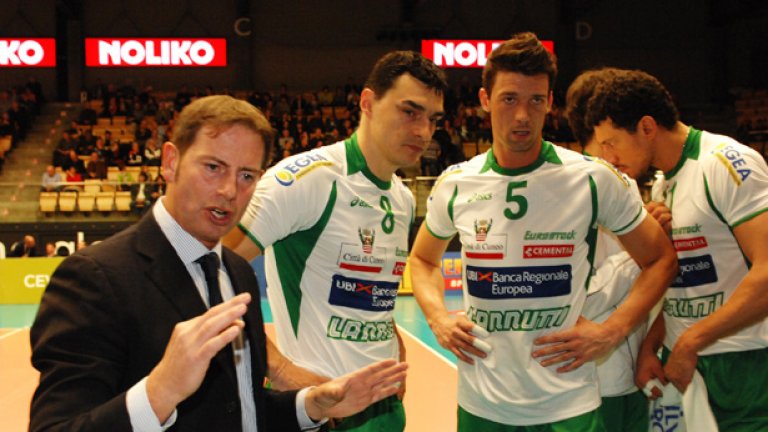 Владо Николов (вторият от ляво на дясно) вече има сериозно количество успехи на клубно ниво
