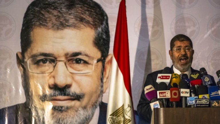 Проектът за нова конституция на Египет се подкрепя от президента Мохамед Морси и ислямистките партии