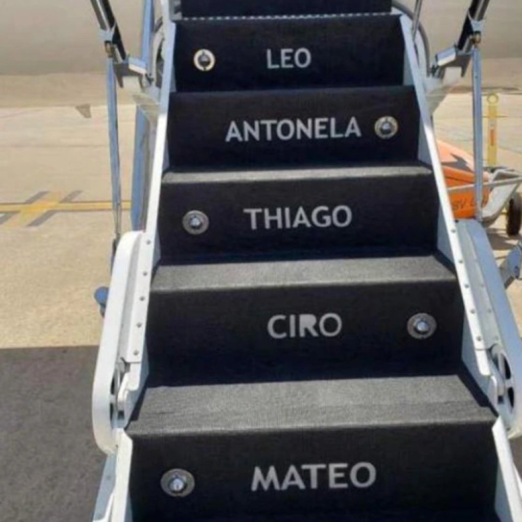 В самолета на Меси: Снимки отвътре на суперлуксозния Gulfstream V