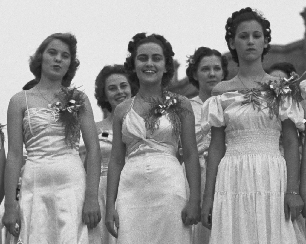 1280px-Crowley_Rice_Queen_Contestants_1938_Lee_(cropped)