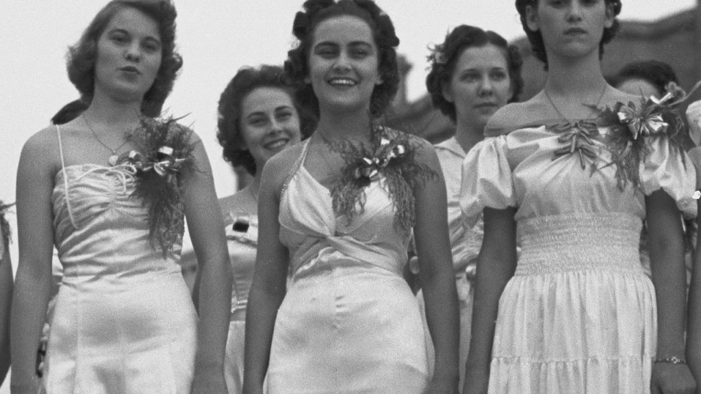 1280px-Crowley_Rice_Queen_Contestants_1938_Lee_(cropped)