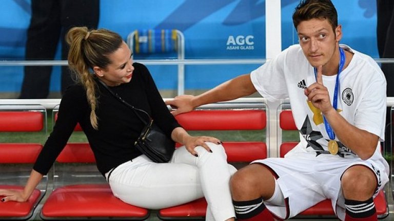 Месут и Манди след финала на световното първенство миналата година