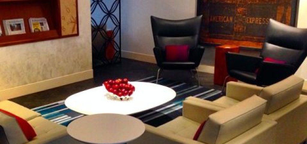 American Express centurion lounge - летище Сан Франциско
 - Съвременно обзавеждане, широки пространства и  винтидж декорация.