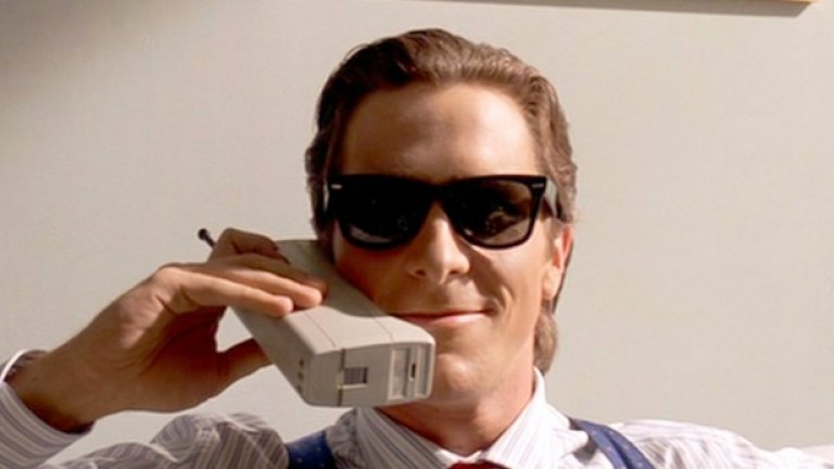 За ролята си на Патрик Бейтмън Крисчън Бейл се е подготвял като тренирал по 3 часа на ден, избелвал си е зъбите и е използват различни балсами и лосиони за лице