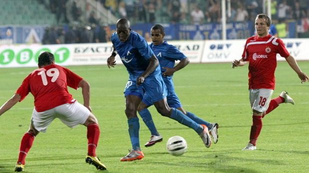 Гара Дембеле отбеляза победния гол за Левски в последното дерби през август