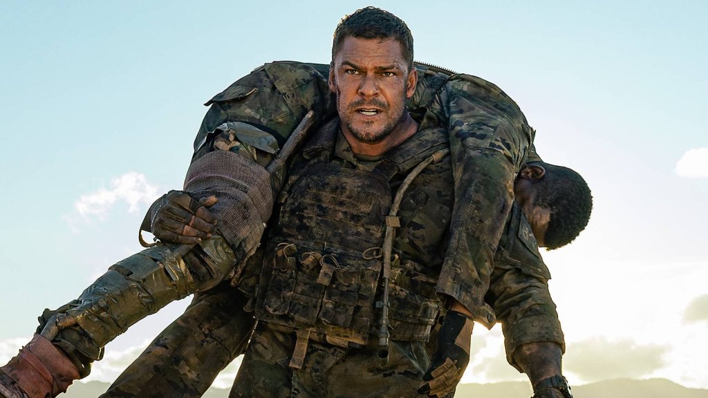 War Machine - 139,9 млн. гледания
Военен научнофантастичен екшън, чието действие се развива по време на финалния и най-тежък етап от подбора на елитни рейнджъри за американската армия. Група кадети, предвождани от опитен боен инженер (в ролята Алън Ричсън), са изпратени на тренировъчна мисия в дълбока, отдалечена и дива местност. Рутинното военно учение обаче бързо се превръща в кървава баня и чиста борба за оцеляване, когато войниците се оказват в полезрението на извънземна, неразрушима машина за убиване, която ги преследва един по един.