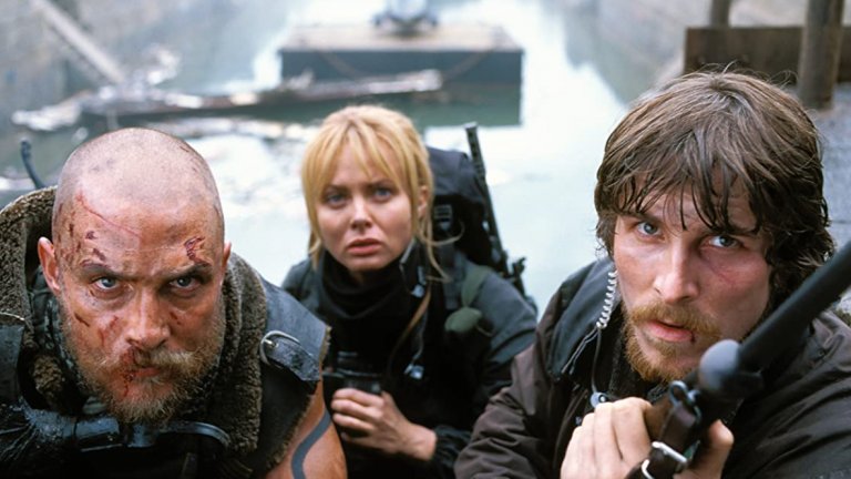 Изабела Скорупко - Полша
Скорупко е една от първите източноевропейки, които успяват да пробият с по-съществена роля в Холивуд след края на Студената война. Това става с участието си като момиче на Бонд в “Златното око” от 1995 г.  После продължава с “Вертикална граница” и “Царството на огъня” в компанията на звездния състав на Матю Макконъхи, Крисчън Бейл и Джерард Бътлър, но оттогава насам така и не успява да се появи в някой запомнящ се филм.