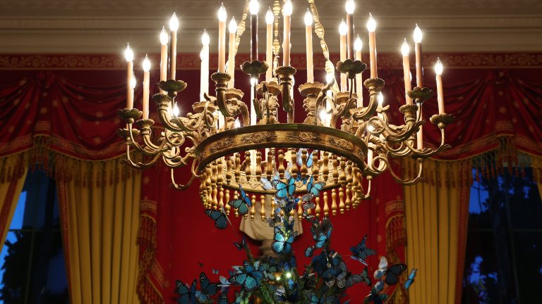 Kоледният кич на Мелания Тръмп - 50-килограмов сладкиш и портрети на Тръмп от Lego