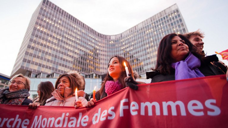 Жени демонстрират в защита на правата си и в Брюксел