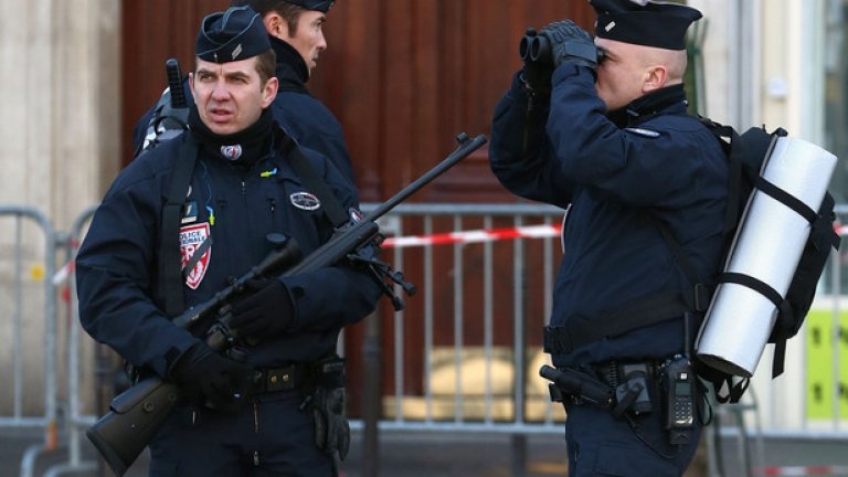 Крути полицейски мерки във френската столица