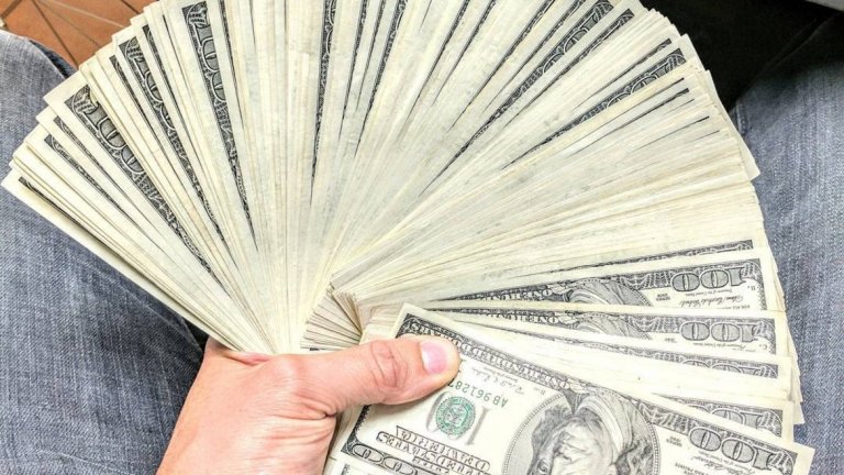 "Мразя математиката, но обичам да броя пари" е текстът към тази снимка, която ще отриете в профила diddy_style -
поредния американски предприемач.