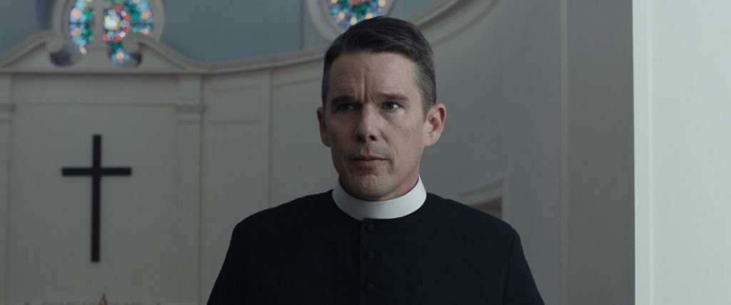\"First Reformed\"
Итън Хоук отново прави фурор с новата си роля на объркан пастор, който използва алкохола, за да се справи с проблемите си. Аманда Сийфрид играе млада жена от неговата енория, която се страхува, че съпругът й може да се самоубие. По