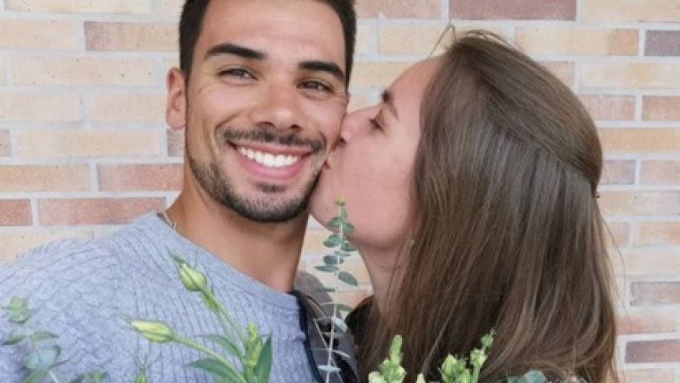 Като в извратен филм за възрастни: Пилот от MotoGP ще се жени за доведената си сестра