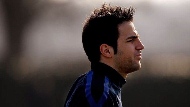 Сеск Фабрегас продължава да очаква финализирането на преговорите между Арсенал и Барселона