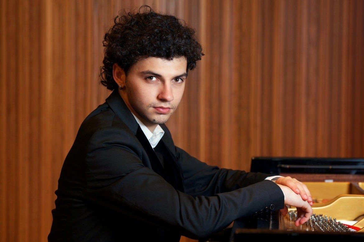 Пианистът Светослав Тодоров тази година ще бъде на сцената на Карнеги Хол