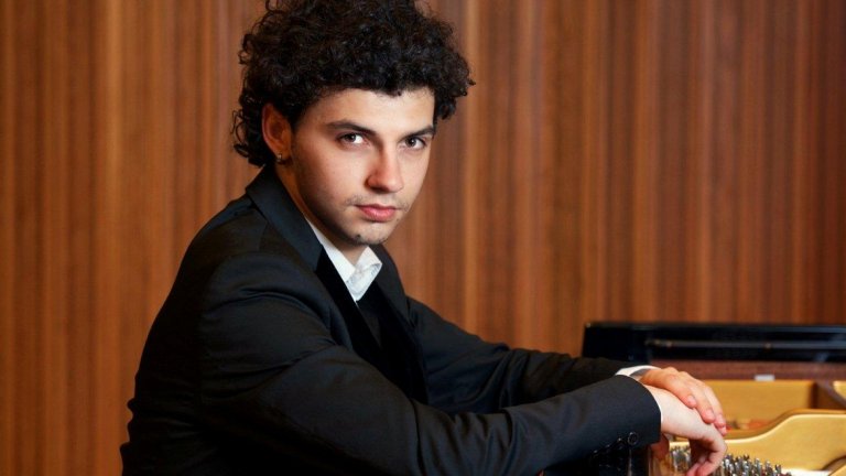Пианистът Светослав Тодоров тази година ще бъде на сцената на Карнеги Хол