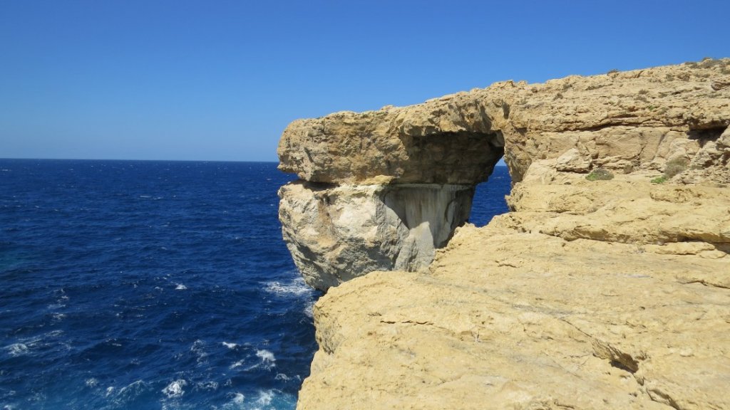 Отиваш на почивка в Малта и ти дават до 200 евро - новата схема на местните власти да спасят туризма