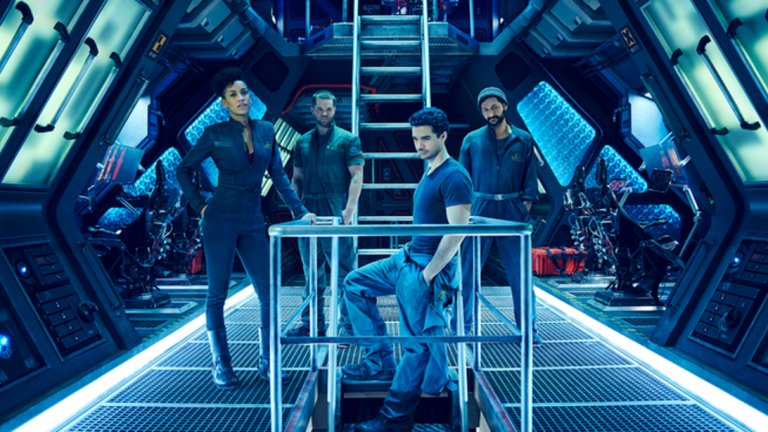 The Expanse
Човечеството е успяло да надскочи ограниченията на планетата Земя и вече се простира из почти цялата Слънчева система. Това обаче води до войни за независимост и глобална политика от съвсем нов характер. Във всичко това екипажът на един търговски космически кораб се сблъсква с нещо, което има капацитета да унищожи цялата позната цивилизация.