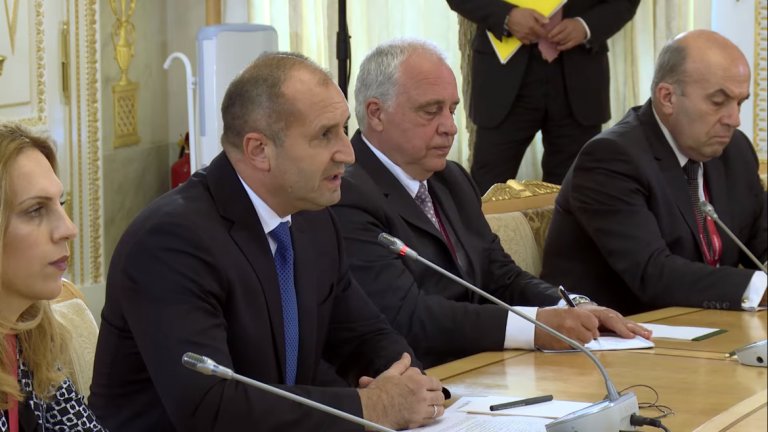 Втори ден от участието на Румен Радев на икономическия форум в Петербург