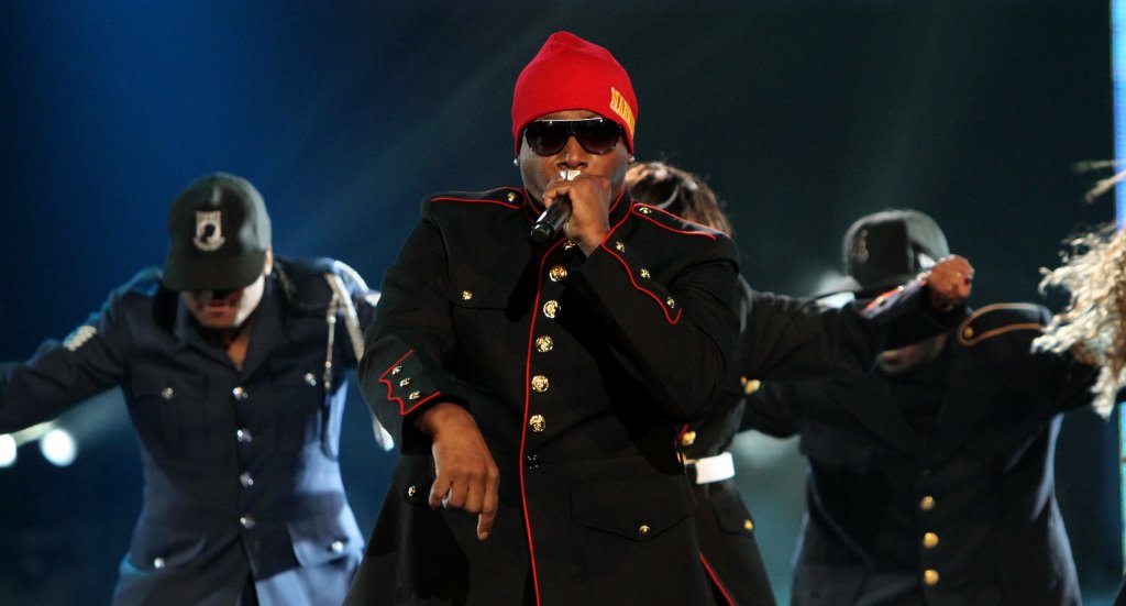 MC Hammer
Ако трябва да бъдем точни, той има един-единствен хит и всички знаем кой е той. Едва ли има човек, който да не е чувал някога легендарната и вечна “U Can’t Touch This”. Въпреки че реално MC Hammer няма други съществени хитове, все пак той остава известен като иноватор в хип-хопа и първият рапър, достигнал до диамантен статус на продажби в САЩ.