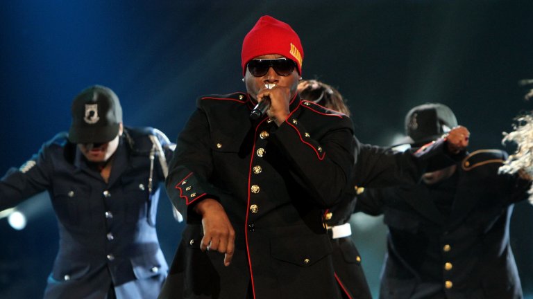 MC Hammer
Ако трябва да бъдем точни, той има един-единствен хит и всички знаем кой е той. Едва ли има човек, който да не е чувал някога легендарната и вечна “U Can’t Touch This”. Въпреки че реално MC Hammer няма други съществени хитове, все пак той остава известен като иноватор в хип-хопа и първият рапър, достигнал до диамантен статус на продажби в САЩ.