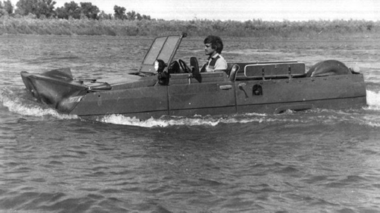 УАЗ "Ягуар" в действие като кола-амфибия