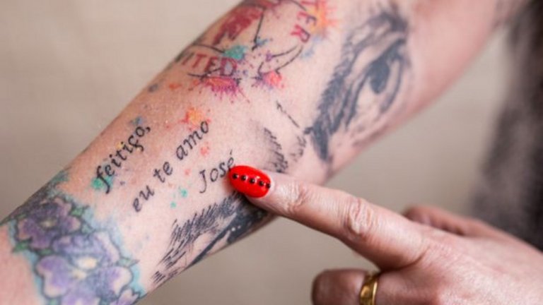 Бабата на 4 внуци има 20 татуировки на тема "Жозе Моуриньо" по цялото си тяло