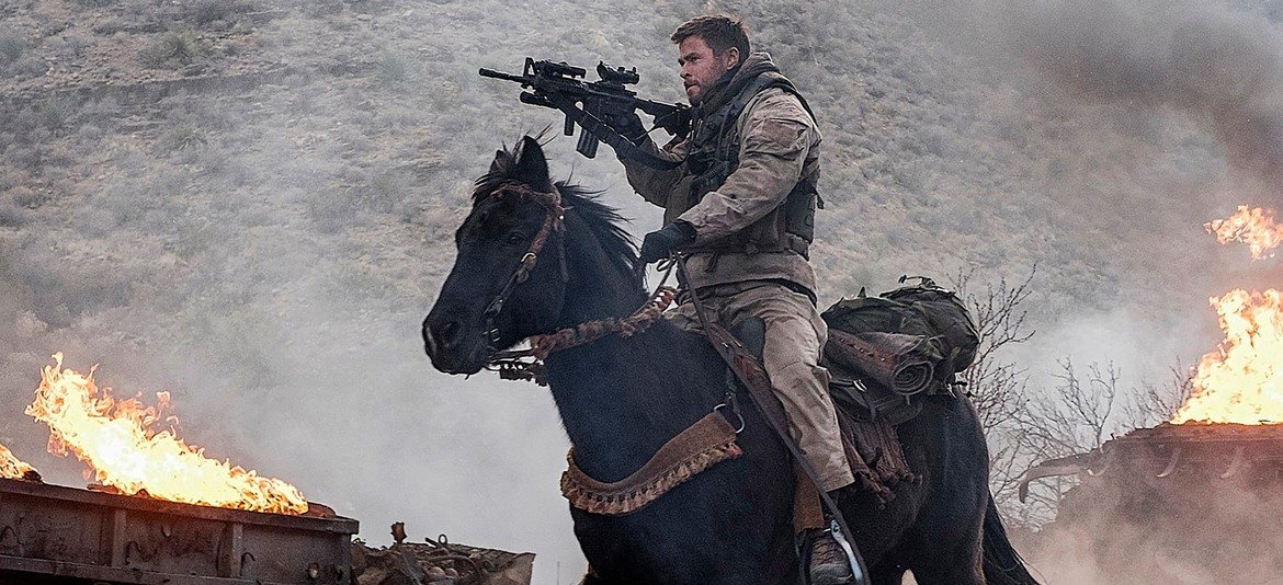 2. 12 Strong – 19 януари 2018 г.

Напоследък Холивуд прави все по-малко качествени военни филми и само може да се надяваме, че 12 Strong ще бъде от попаденията в жанра. Лентата, с Крис Хемсуърт в главната роля, ще разкаже за мисията на малък отряд на американските специални части, който се инфилтрира в Афганистан веднага след атаките от 11 септември 2001 г. 