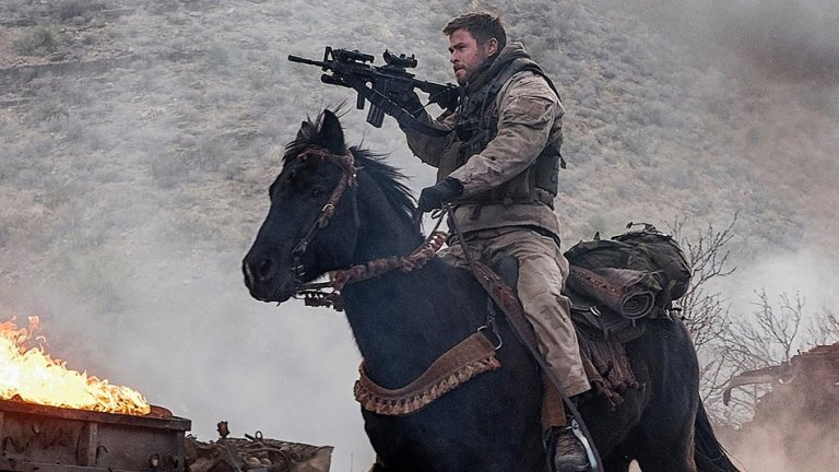 2. 12 Strong – 19 януари 2018 г.
Напоследък Холивуд прави все по-малко качествени военни филми и само може да се надяваме, че 12 Strong ще бъде от попаденията в жанра. Лентата, с Крис Хемсуърт в главната роля, ще разкаже за мисията на малък отряд на американските специални части, който се инфилтрира в Афганистан веднага след атаките от 11 септември 2001 г.