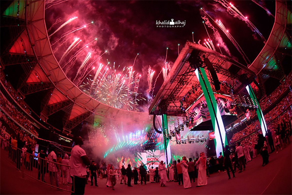 Велика вечер за кеча в Саудитска Арабия пред смайващите 60 000 зрители