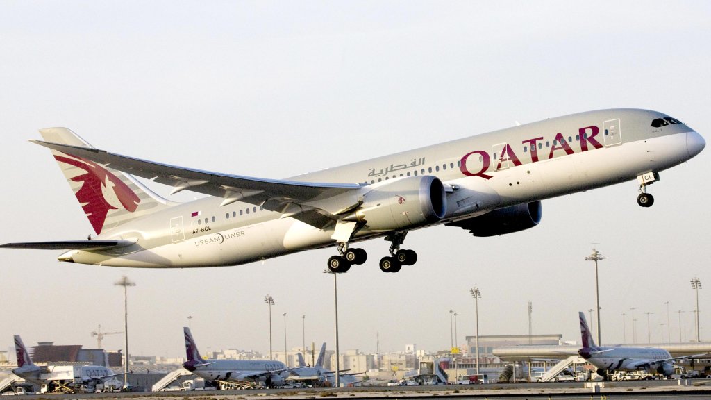 Qatar-Airways-Boeing-787-Takes-Off-On-European-Expansion