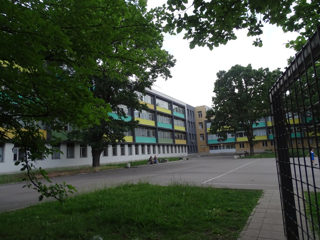 Освен детски градини, в София не достигат и училища