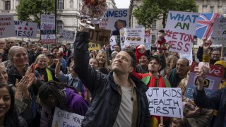 Войната на звездния готвач срещу премиера на Великобритания навлезе в нова фаза