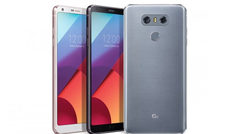 8. LG G6 
LG представи G6 в първата половина на 2017 г., с по-голям 5,7-инчов дисплей, QHD резолюция на екрана и отлично визуално качество, Snapdragon 821 и 4GB RAM. На гърба на телефона се разполага двойка камери - едната е с широкоъгълна леща, която дава по-голям обхват на картината. Лесно е да превключвате между двете камери, а разнообразието от режими, които телефонът предлага, се оказва изключително полезно.