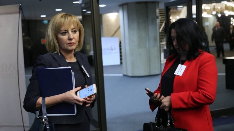 Манолова очаква компроматна война преди изборите