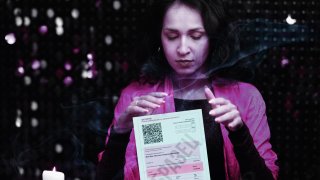 Така и така здравните власти се чудят как да угодят на всички напук на пандемията