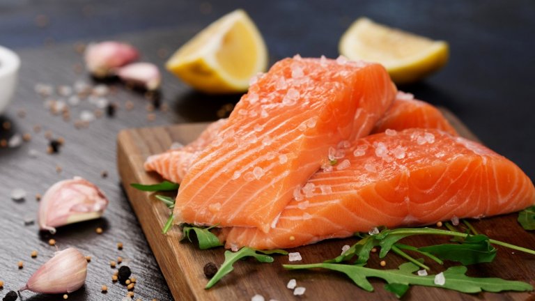 Не, сьомгата невинаги е яркорозова