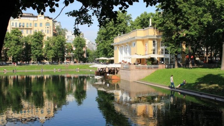 Патриаршеските езера е район в Москва, който стана твърде бързо твърде атрактивен. И който вече няма нищо общо с квартала от "Майстора и Маргарита" на Булгаков