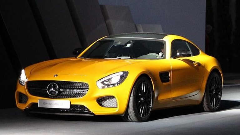 Mercedes AMG GT
Новото спортно купе, развито от тунинг поделението на Mercedes – AMG, е впечатляващ автомобил. Олекотеният алуминиев „куршум”, както го нарекоха германските медии, се ускорява от 0 до 100 км:ч за 3,7 секунди (по данни на AMG), когато е снабден с топ мотора за модела – V8 с две турбини и мощност 503 конски сили. Стандартният GT ще се предлага с по-скромна версия на същия 4-литров V8, доработен от AMG, чиято мощност е 456 конски сили.