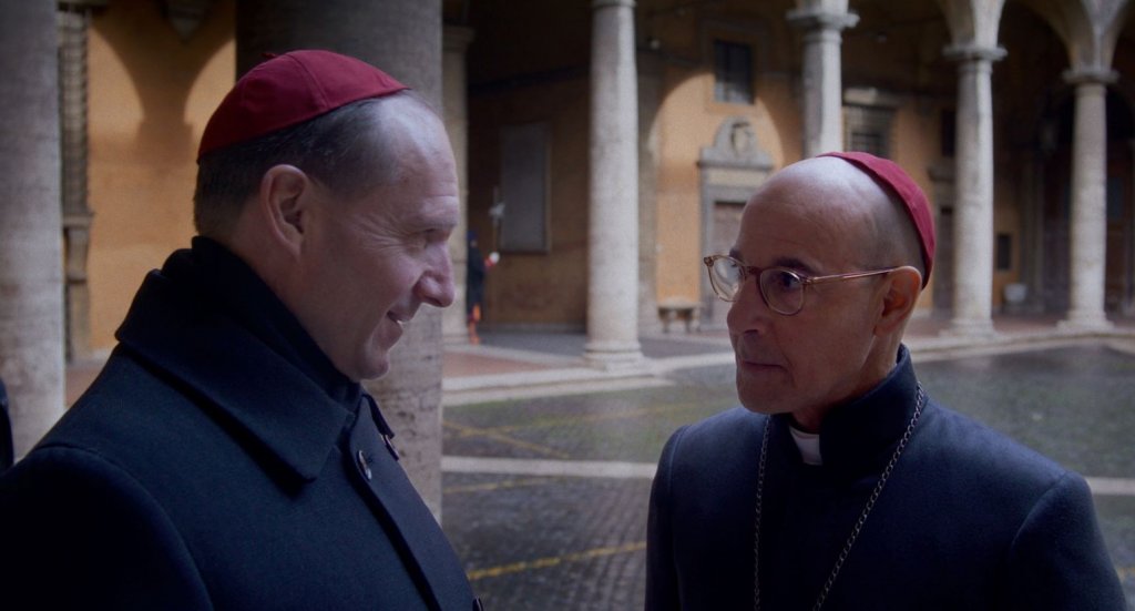 “Конклав”
Ралф Файнс оглавява свита от кардинали, които се събират, за да изберат следващия папа. В процеса на избор обаче се появяват редица морални пречки. Оказва се, че водещите кандидати крият мрачни тайни, които, ако бъдат разкрити, ще разрушат репутацията на католическата църква.