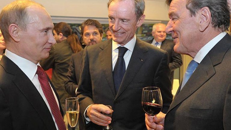 Днес Шрьодер е топ лобистът на Путин в Германия - на заплата е към едно от дъщерните дружества на руския газов гигант „Газпром"