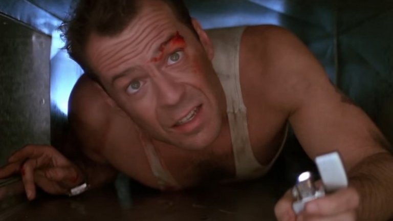 Die Hard 1/2 / Умирай трудно 1 и 2 
"Юпи-кай-ей, мадарфакър!" е по-доброто "Йо-хо-хо, Весела Коледа!". Ченгето Джон Маклейн (Брус Уилис) избива терористи и в двете части, действието в които се развива точно в навечерието на Коледа. В първия филм той планира да се срещне с жена си Холи по време на коледното парти на нейната фирма. Сградата обаче е завзета от терористи, които взимат всички за заложници - освен самия Маклейн, който започва предсрочно да подарява куршуми на лошите.
В "Умирай трудно 2" коледната атмосфера е по-осезаема заради снега и студа, сковали летището във Вашингтон. Лошият късмет на Маклейн отново го намира на неправилното място. Наемници поемат контрол над комуникациите на летището и самолетите във въздуха. Жената на полицая е в един от тях и така се налага Джони бой пак да спасява положението с цената на доста болка, усилия и поредната незабравима Коледа. И двата филма са класика в екшън жанра и са идеални за запълване на почивните дни.