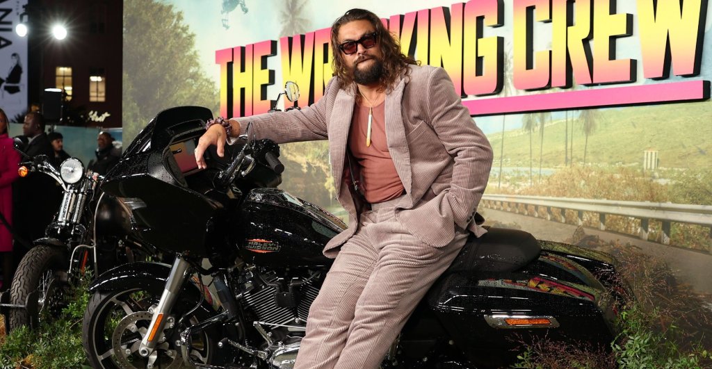 8. Джейсън Момоа - 28 милиона долара
46-годишният Момоа направи доходоносен преход от Аквамен към друга комерсиална роля - тази в  „Майнкрафт: Филмът”. Актьорът се включи и в сериала на Apple Chief of War.